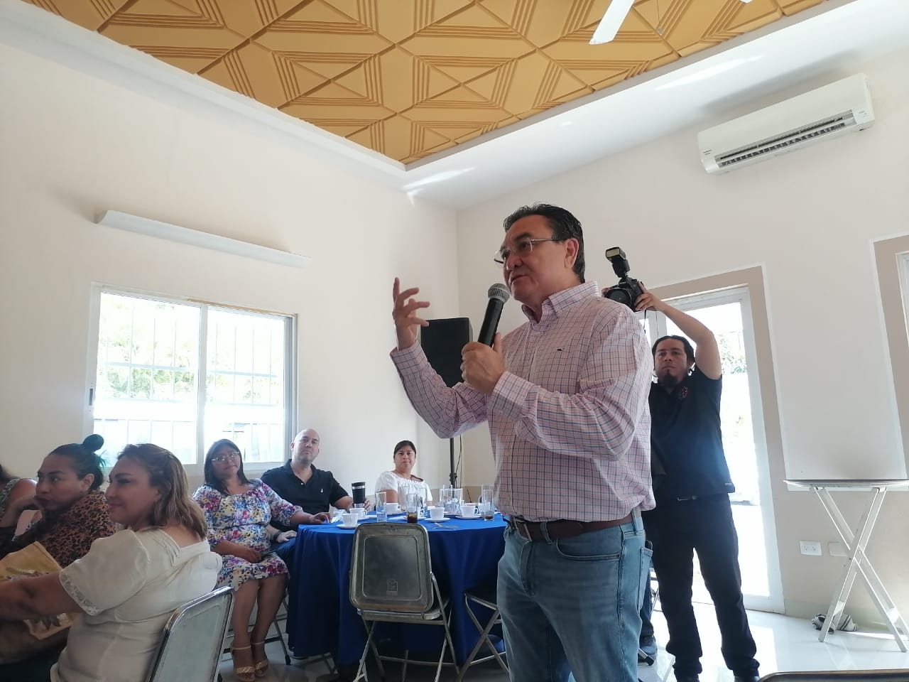 El actual Secretario de Educación dice que puede ganar la candidatura y también la elección