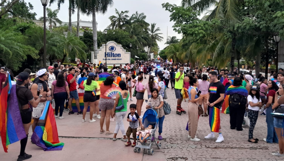 Minutos antes de la hora establecida, los participaron se empezaron a congregar en el muelle de la avenida Constituyentes
