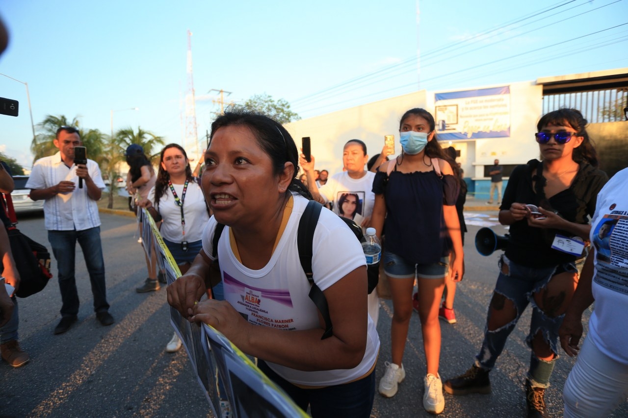 Activistas reaccionan ante la salida de Óscar Montes de Oca