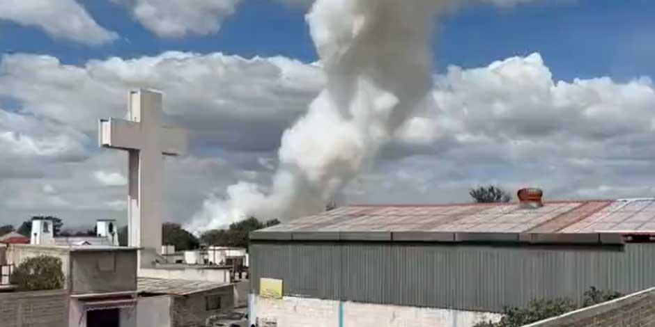 La tarde de este martes 27 de junio se registró la explosión de polvorín en un predio del municipio de Tultepec en el Estado de México. La tarde de este martes 27 de junio se registró la explosión de polvorín en un predio del municipio de Tultepec en el Estado de México.