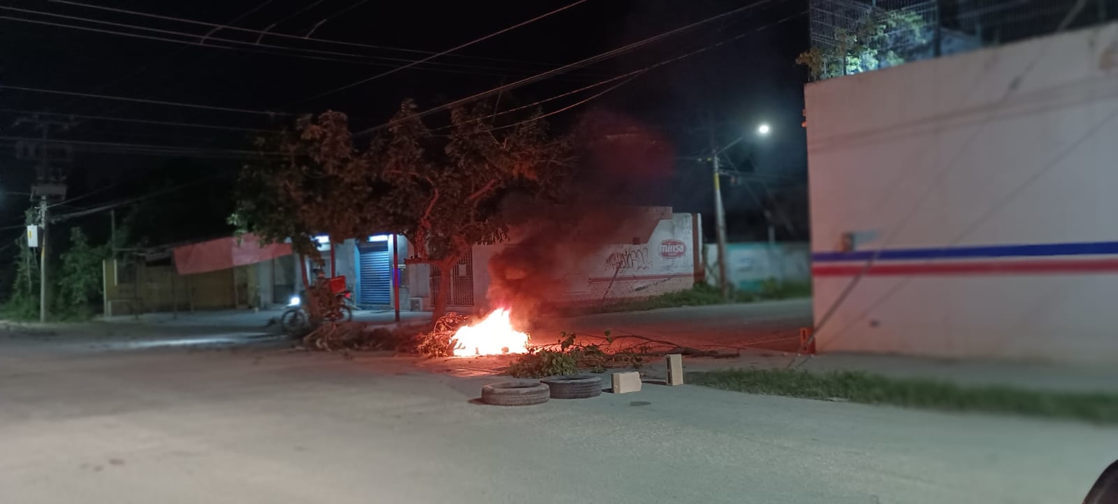 Personal del Ayuntamiento acudió para tomar sus quejas, también les brindaron apoyo con pipas, incluso persona de Bomberos, llegó para suministrarles agua