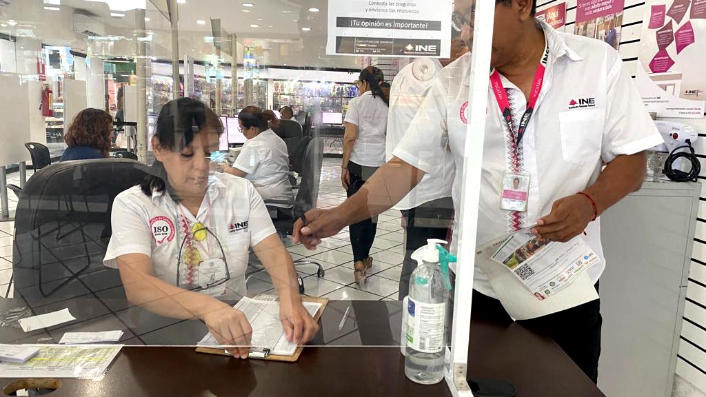 En abril se entregó la primera y única credencial de elector a una persona no binaria en Yucatán En abril se entregó la primera y única credencial de elector a una persona no binaria en Yucatán
