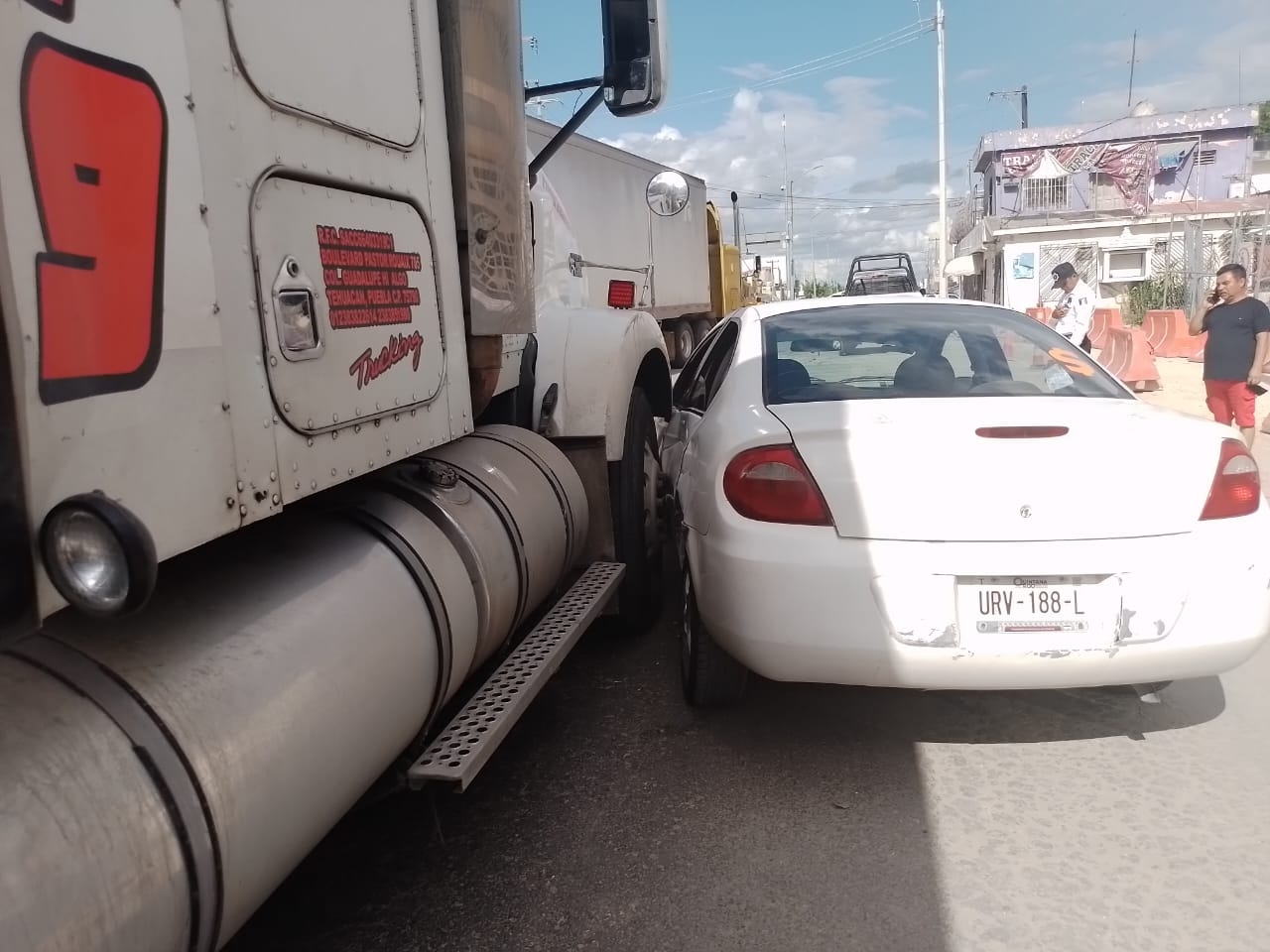 Solamente se registraron daños materiales en el accidente Solamente se registraron daños materiales en el accidente