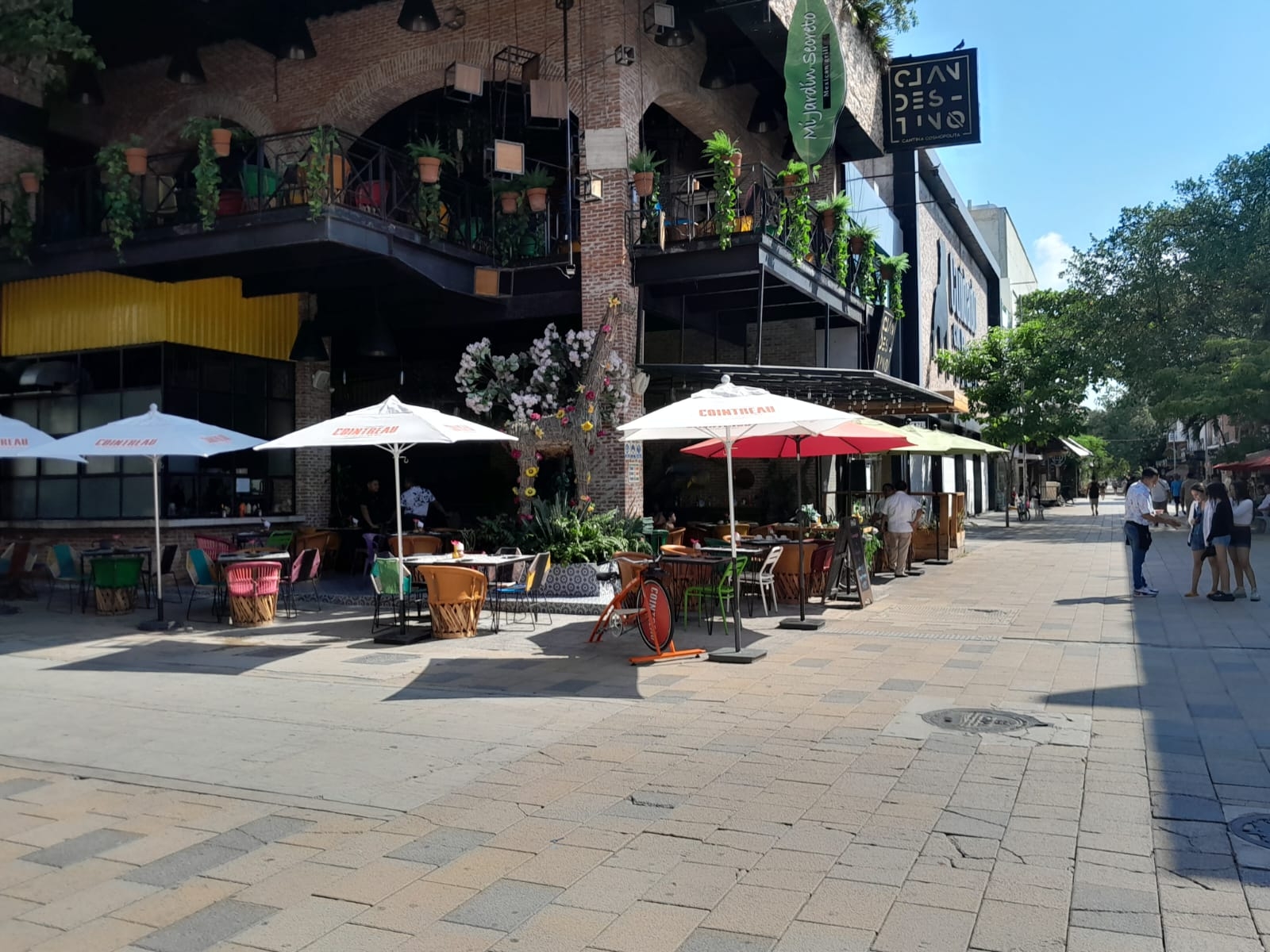 Apagón 'paraliza' la Quinta Avenida en Playa del Carmen