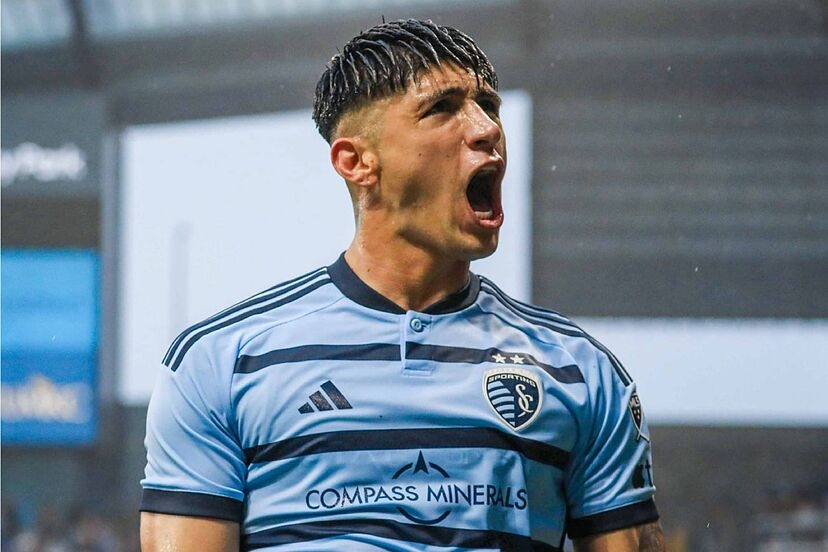 El delantero mexicano es el protagonista de los rumores sobre una posible contratación de Chivas o Cruz Azul
El delantero mexicano es el protagonista de los rumores sobre una posible contratación de Chivas o Cruz Azul