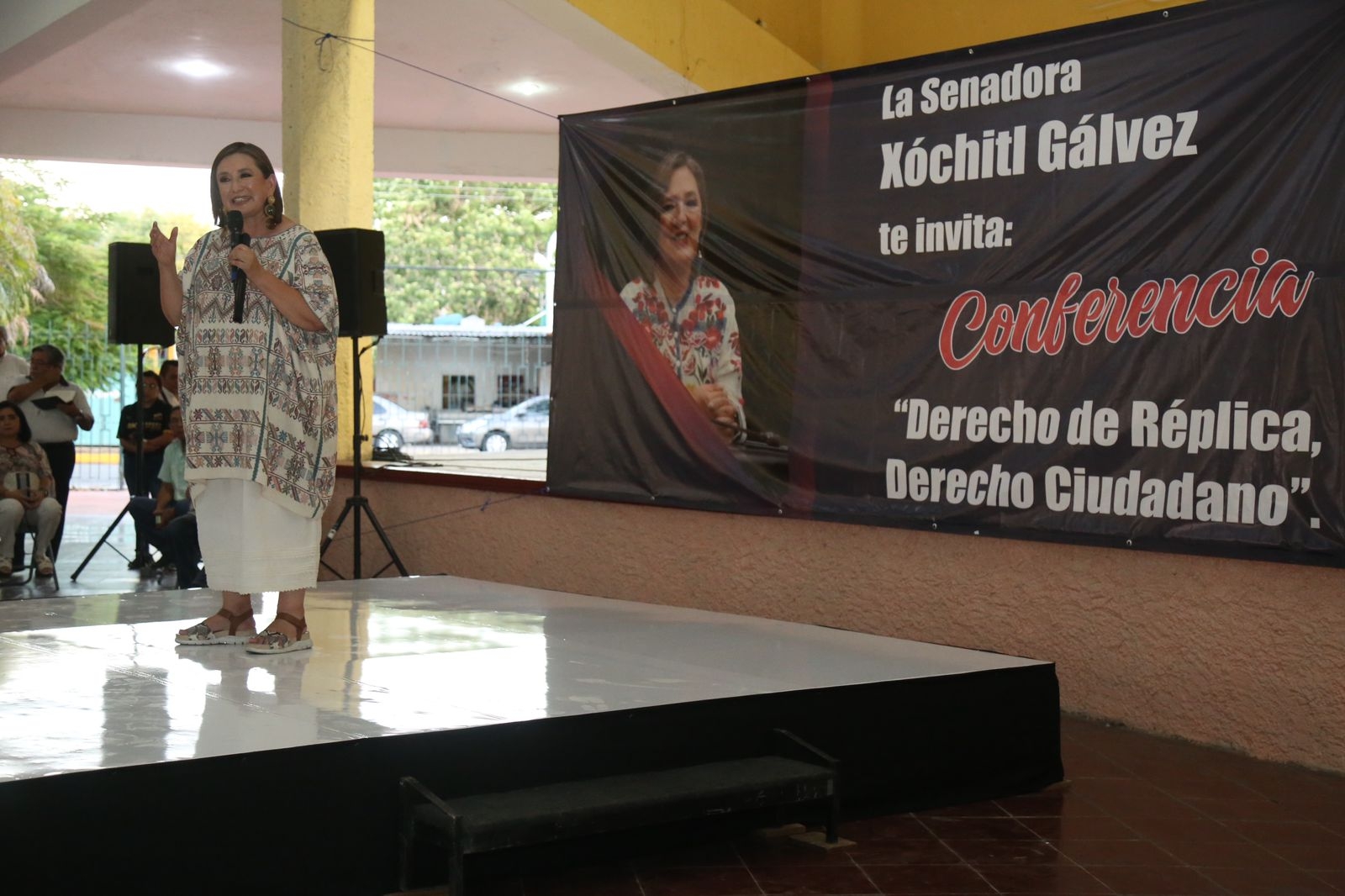 En la conferencia estuvieron presentes cerca de 300 personas