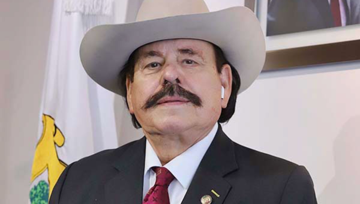 Amando Guadiana emitió su voto en Saltillo