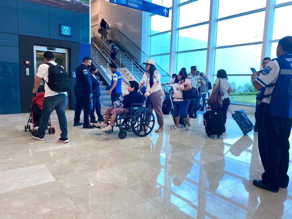La abuelita resultó ilesa pese a la aparatosa caída