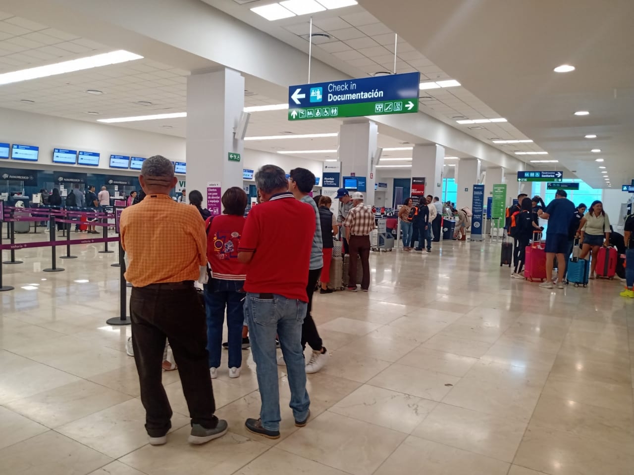 Volaris continúa cancelando vuelos pese a negar la huelga de pilotos y sobrecargos