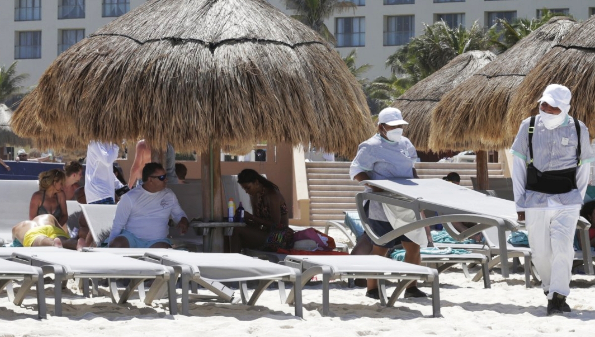 Empresarios del ramo y restauranteros aseguran que hay un déficit de personal de aproximadamente el 10 por ciento, lo que en números reales equivale a 20 mil puestos