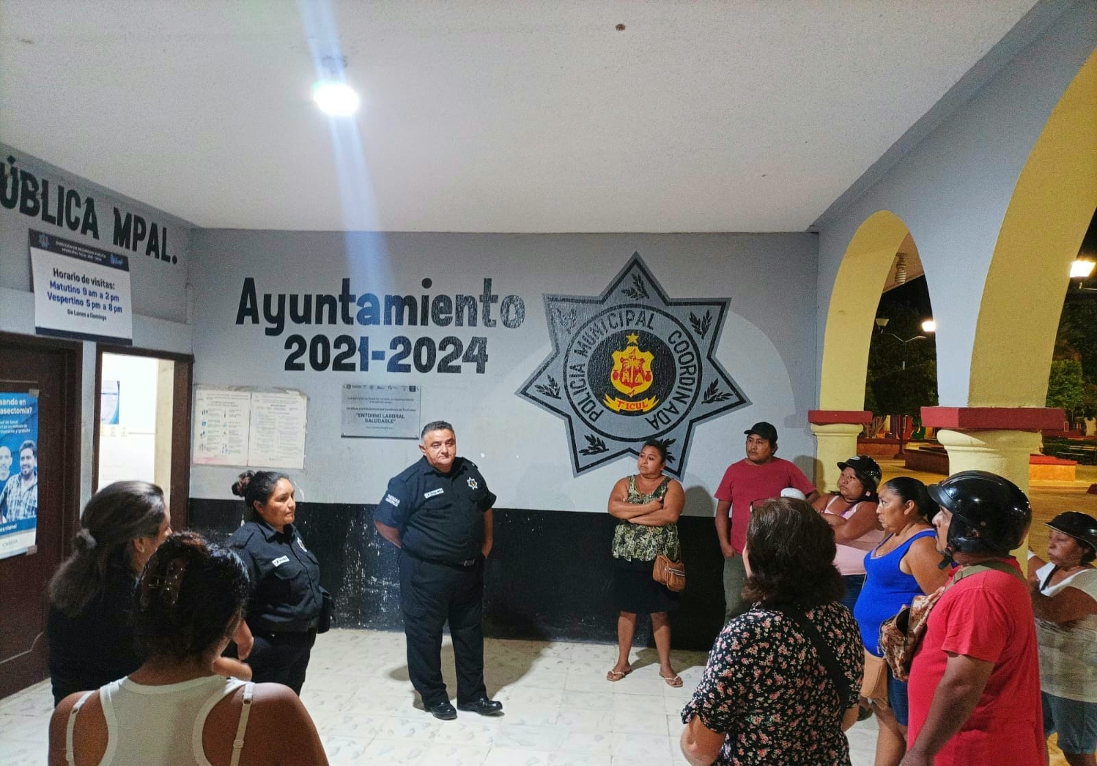 Una maestra de secundaria intentó apartar al agresor, pero recibió un fuerte golpe con un casco Una maestra de secundaria intentó apartar al agresor, pero recibió un fuerte golpe con un casco