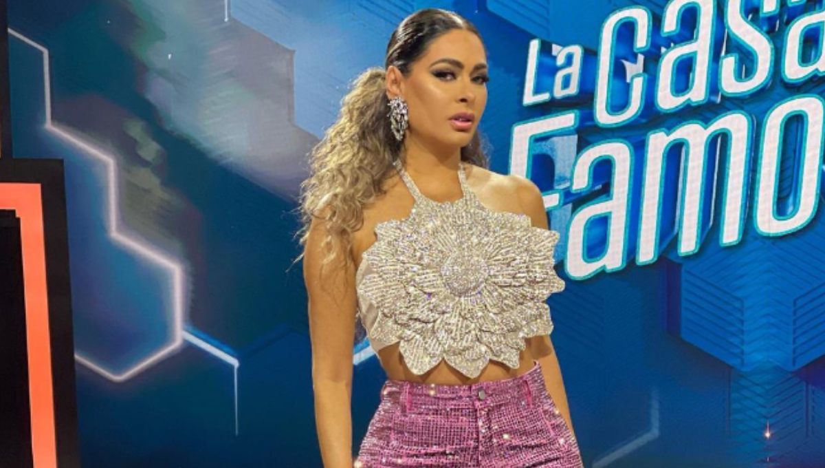 Galilea Montijo sorprendió con un conjunto lleno de brillos. Foto: Especial
