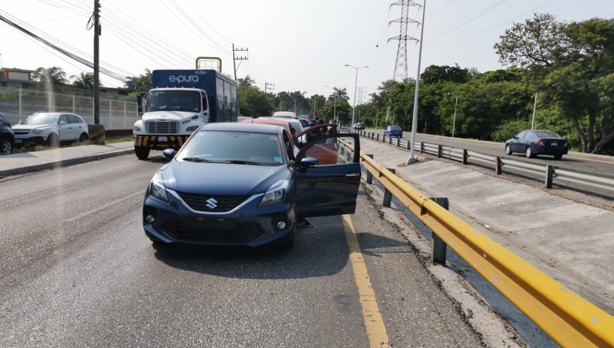 Ebrio provoca aparatosa carambola en Ciudad del Carmen y deja tres personas lesionadas