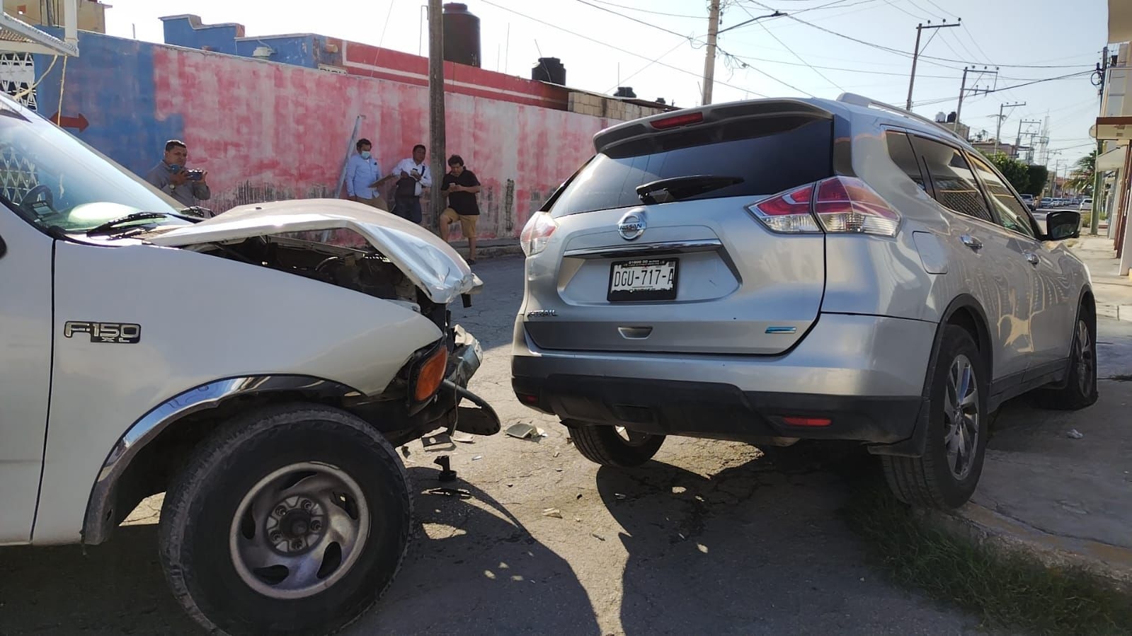 Choque entre camionetas en Fraccionamiento Maderas Choque entre camionetas en Fraccionamiento Maderas