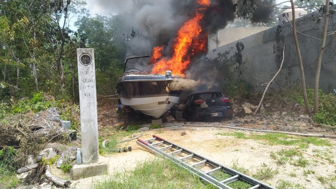 El fuego se habría originado por el efecto lupa de unas botellas El fuego se habría originado por el efecto lupa de unas botellas