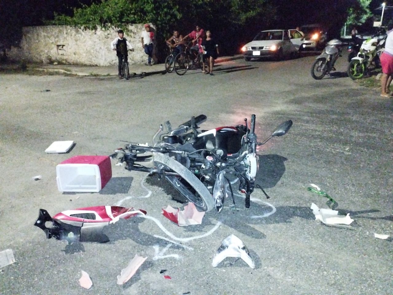 El motociclista fue llevado al hospital por una fractura en el fémur El motociclista fue llevado al hospital por una fractura en el fémur
