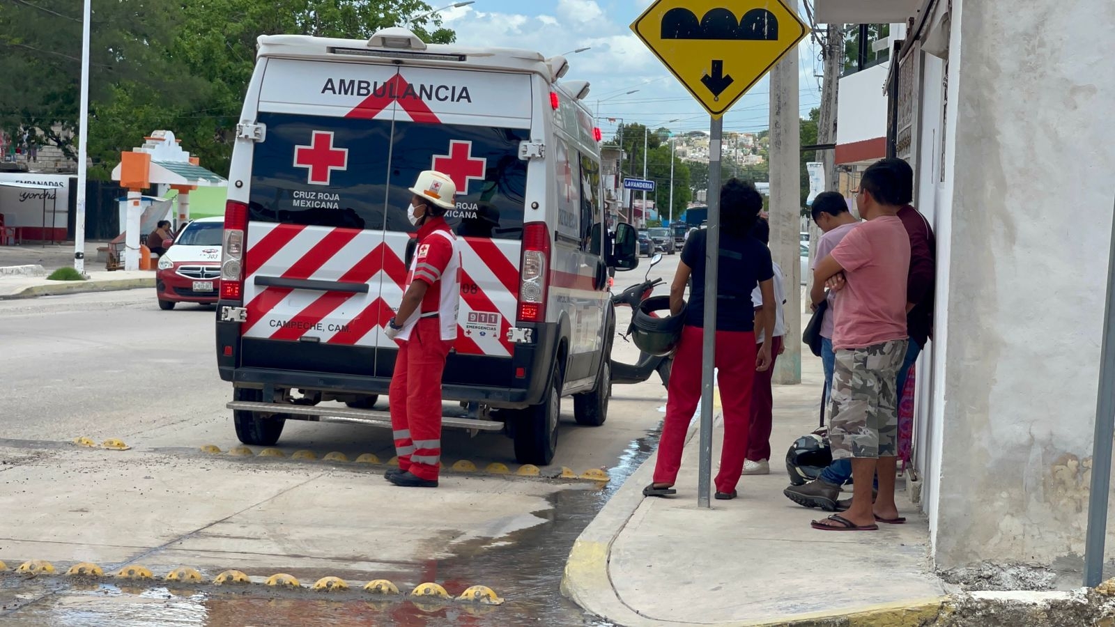 La abuelita comenzó a sangrar del rostro tras la caída