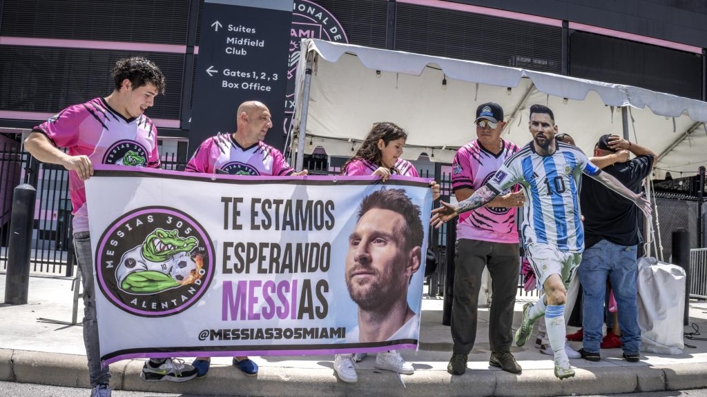 El astro argentino se pondrá a las órdenes de su compatriota Gerardo Martino, donde se reunirá con Sergio Busquets, también ex jugador del Barcelona
