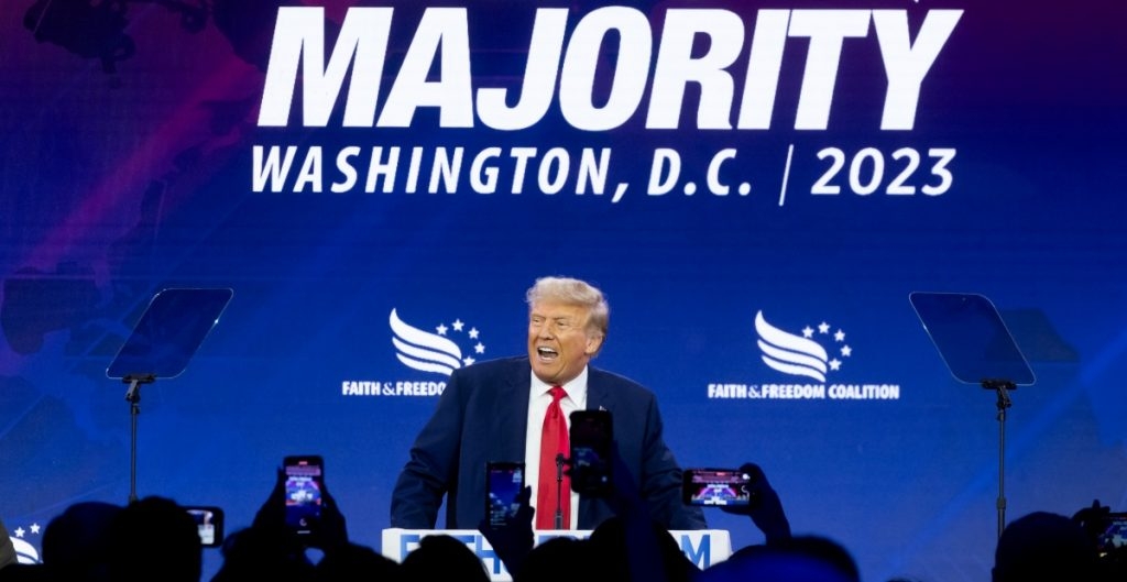 Trump advierte que el envío de bombas de racimo a Ucrania conducirá a la Tercera Guerra Mundial
Trump advierte que el envío de bombas de racimo a Ucrania conducirá a la Tercera Guerra Mundial