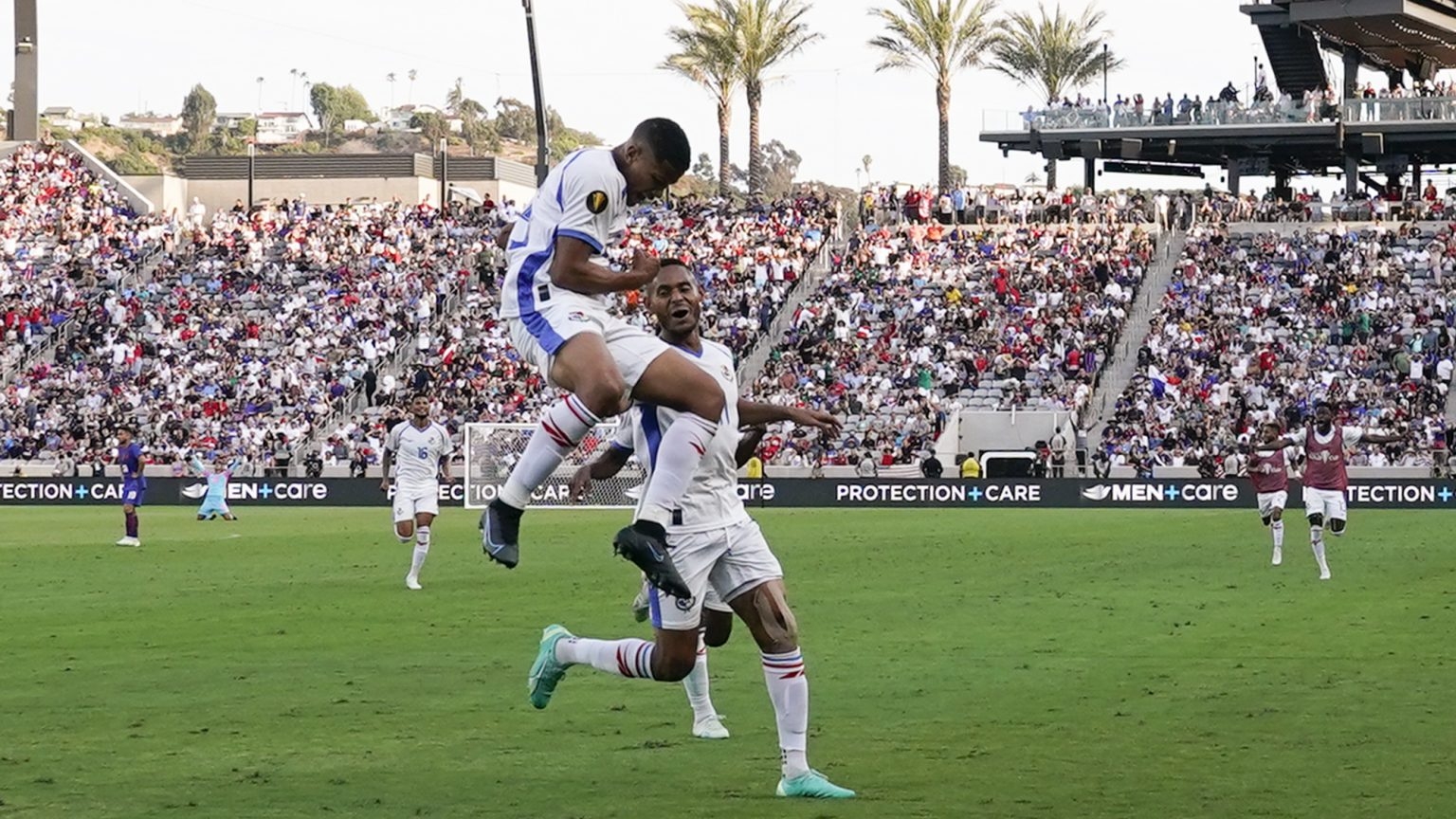 Un par de atajadas en los tiros desde el manchón del arquero Orlando Mosquera le dieron el pase a los canaleros a la llave por el título de esta competencia de la Concacaf
