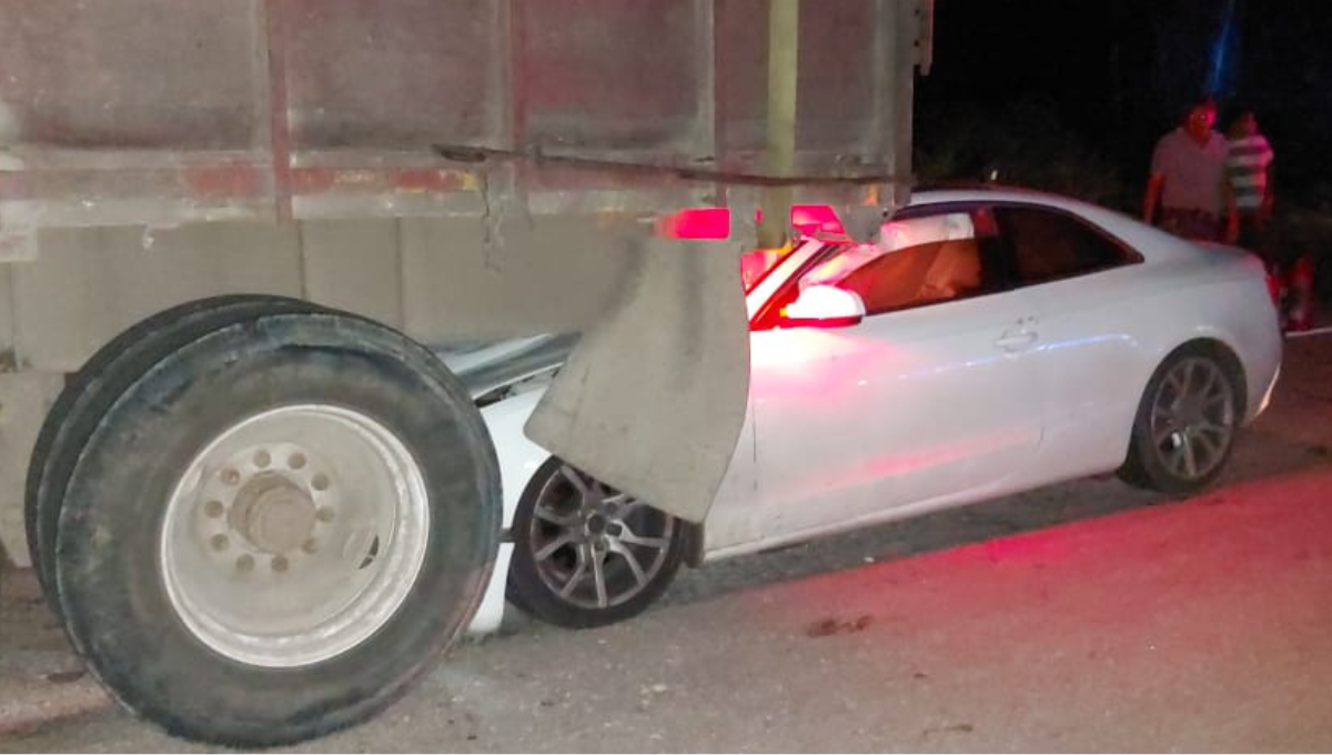 Los pasajeros del automóvil fueron trasladados a un hospital de Hecelchakán