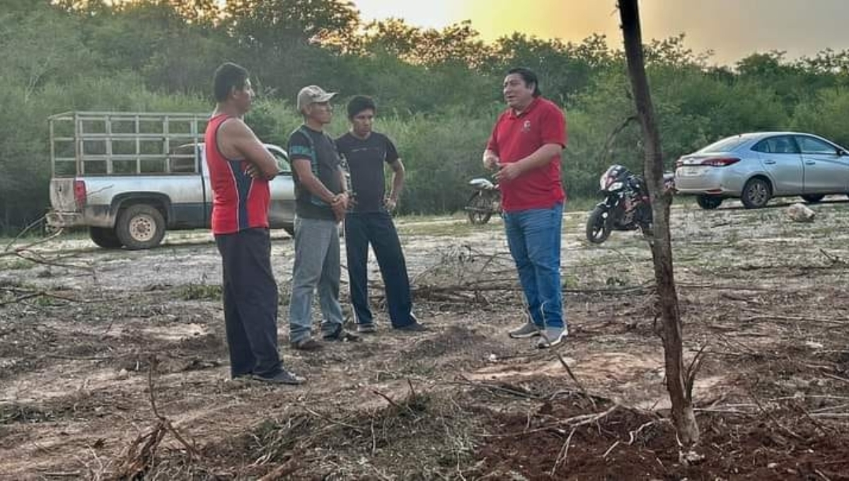 Los habitantes han ayudado con la limpieza de los terrenos donde quieren la cancha