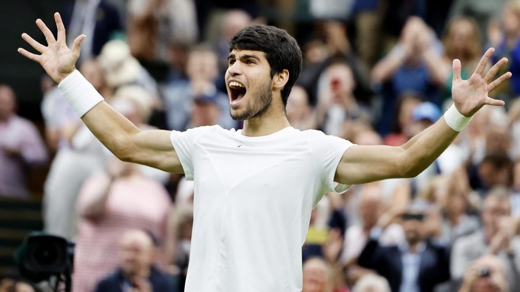 Con gran desempeño e intensidad, Carlos Alcaraz venció en tres sets a Daniil Medvedev y jugará la Final de Wimbledon ante Djokovic.
Con gran desempeño e intensidad, Carlos Alcaraz venció en tres sets a Daniil Medvedev y jugará la Final de Wimbledon ante Djokovic.