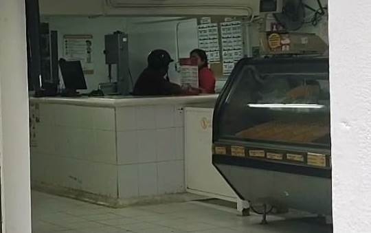 Asaltan a mano armada una tienda de abarrotes en Calkiní Asaltan a mano armada una tienda de abarrotes en Calkiní