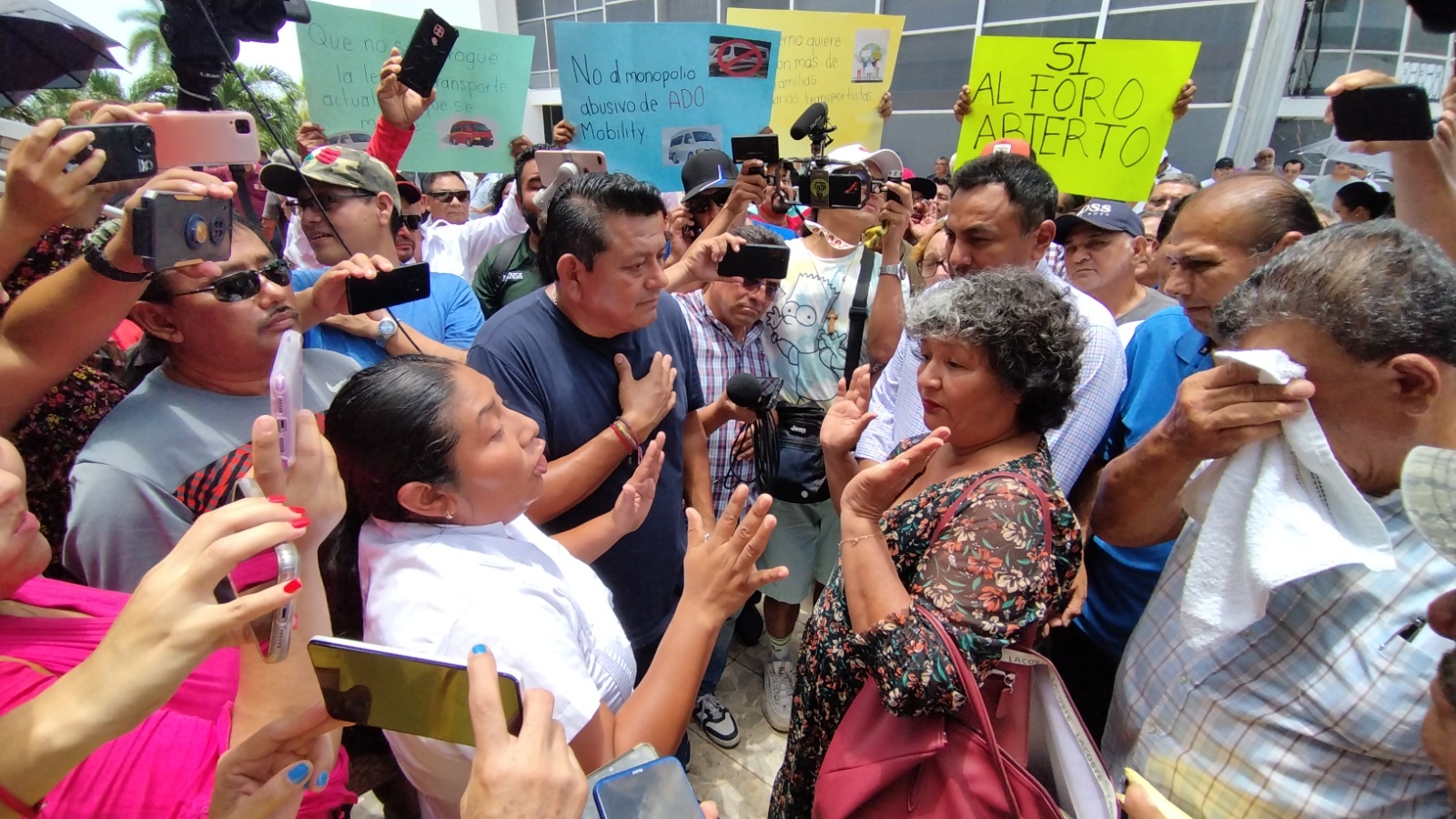 Morena Camepche respaldó al diputado Héctor Malavé