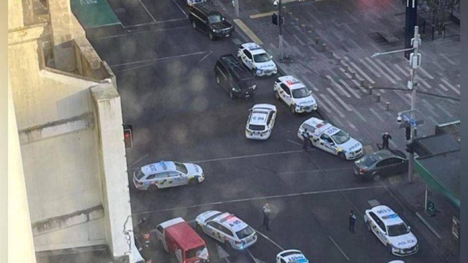 El ataque, que ocurrió alrededor de las 21:00 horas locales en tres restaurantes del barrio de Albany y "no tiene motivaciones raciales", según las autoridades.

