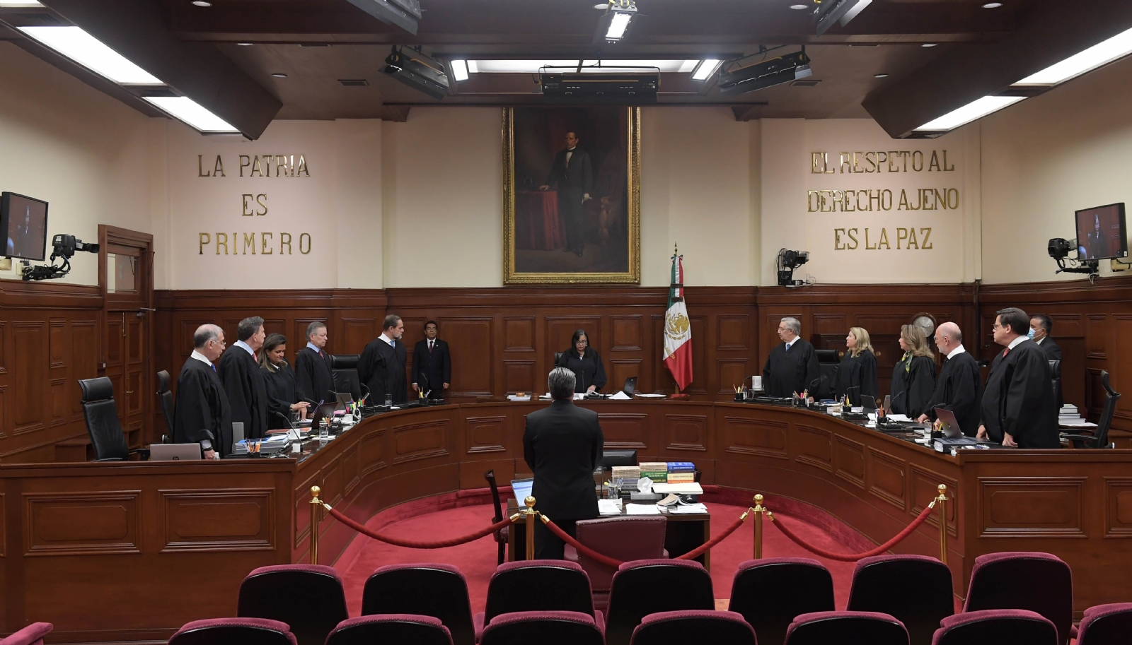Reclaman las decisiones que ha tomado el máximo tribunal contra leyes aprobadas por la mayoría de Morena Reclaman las decisiones que ha tomado el máximo tribunal contra leyes aprobadas por la mayoría de Morena
