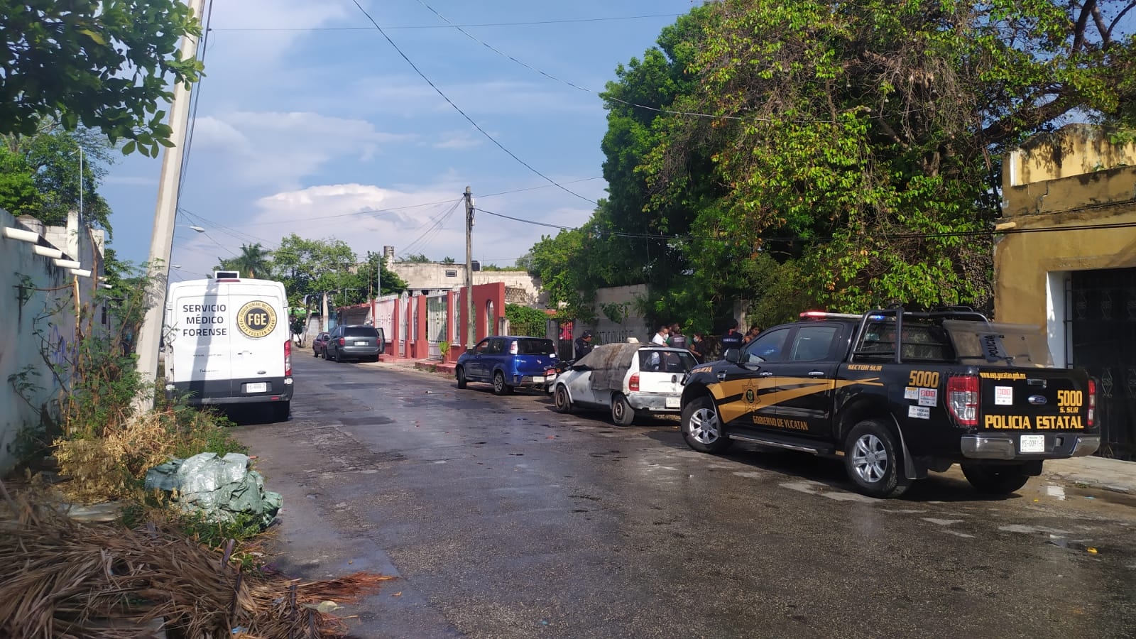 El cadáver del adulto mayor quedó recostado en el asiento trasero del automotor El cadáver del adulto mayor quedó recostado en el asiento trasero del automotor