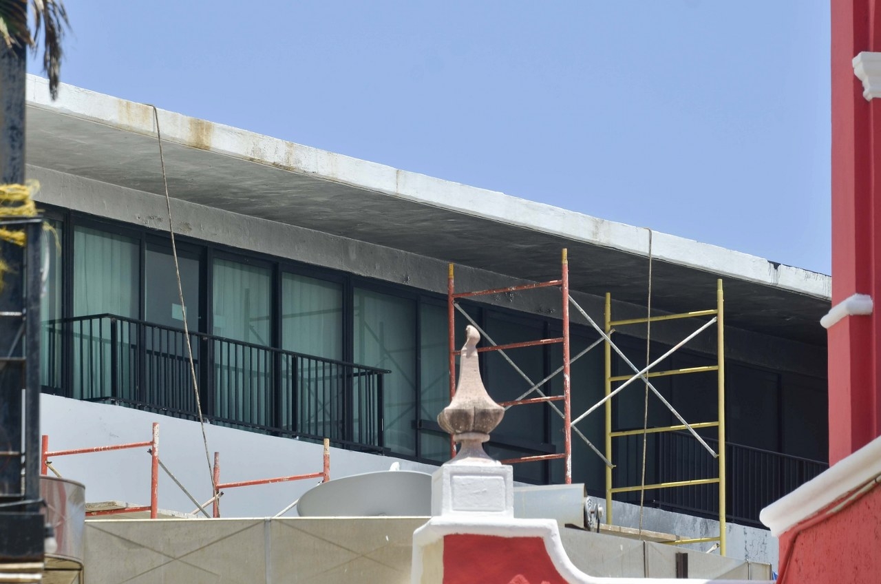 Hay 800 huéspedes; se evalúan los daños en la torre incendiada, a fin de determinar si es apta para su uso