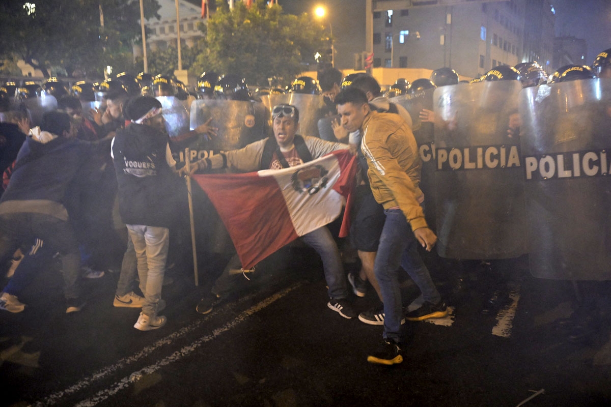 Miles de peruanos salieron a manifestar en Lima Miles de peruanos salieron a manifestar en Lima