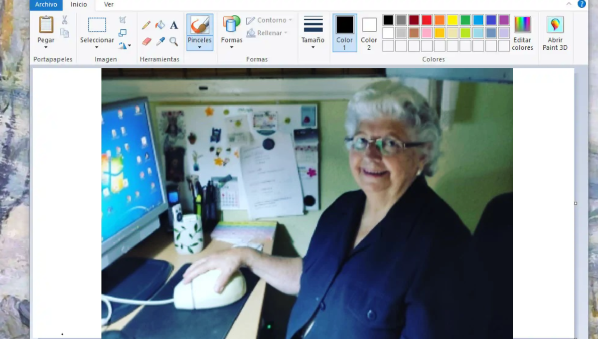 La pintora en paint se hizo famosa en redes sociales. Foto: Especial La pintora en paint se hizo famosa en redes sociales. Foto: Especial