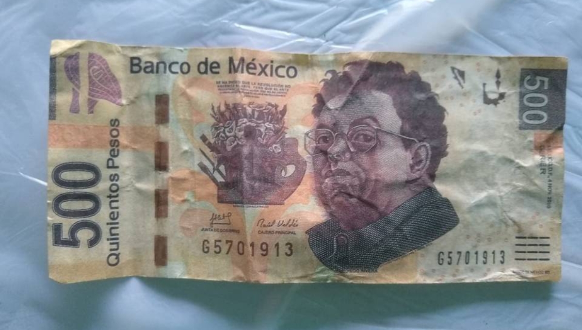 Los vendedores lograron alcanzar al hombre y le quitaron el producto Los vendedores lograron alcanzar al hombre y le quitaron el producto