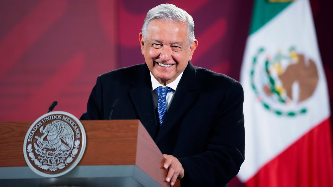 AMLO y su equipo de trabajo llegan a Chetumal 