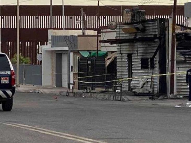 Aparentemente, el siniestro fue provocado por un sujeto identificado como José Luis Limón, quien intentaba huir de la entidad rumbo a Sonoyta.