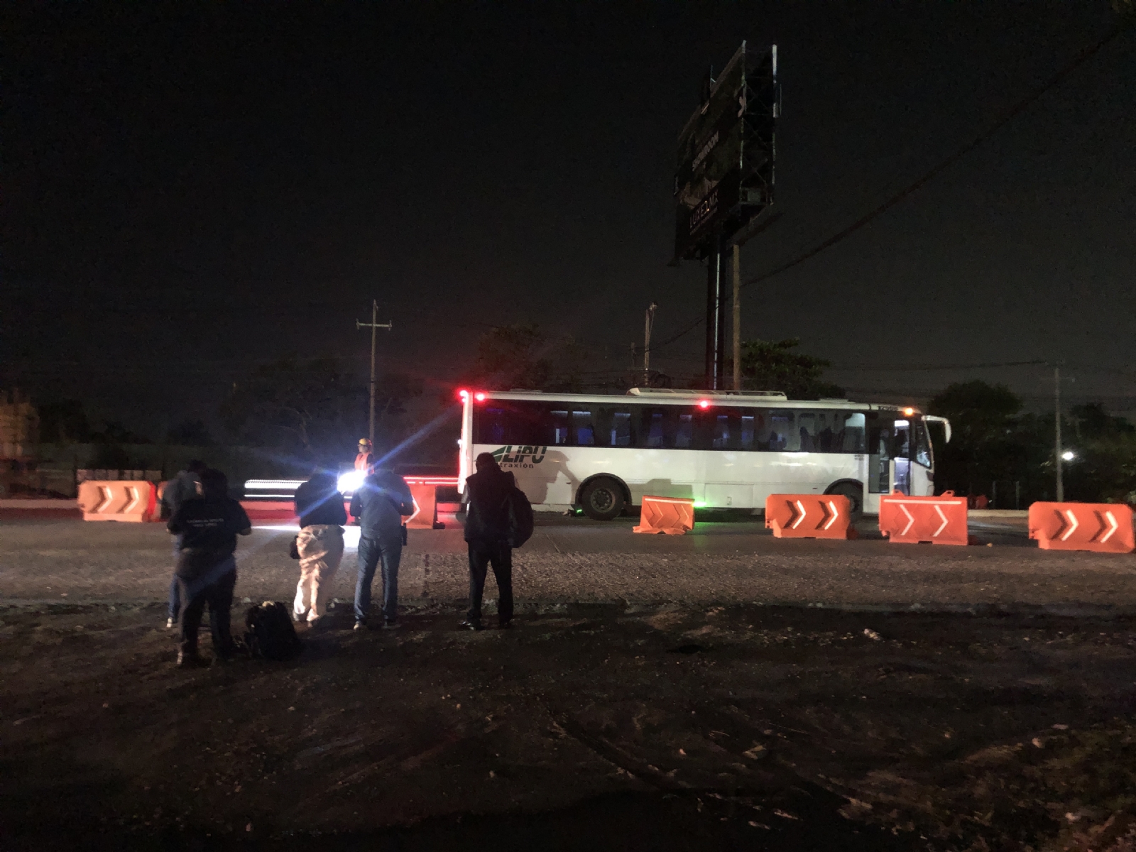El operador de un autobús no vio al trabajador por falta de alumbrado El operador de un autobús no vio al trabajador por falta de alumbrado