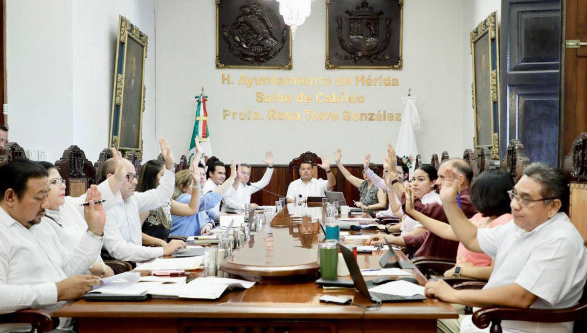 En sesión de cabildo el Regidor presentó opciones para el cumplimiento de la deuda