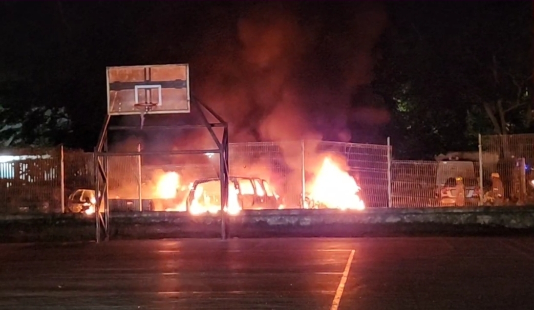 El fuego afecto a por lo menos seis unidades El fuego afecto a por lo menos seis unidades
