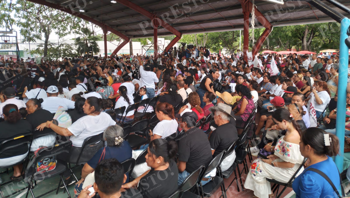 Después de la ceremonia maya, los senadores y diputados que acompañaron a Ebrard tomaron la palabra para presentar al precandidato que visita por primera vez Cancún Después de la ceremonia maya, los senadores y diputados que acompañaron a Ebrard tomaron la palabra para presentar al precandidato que visita por primera vez Cancún