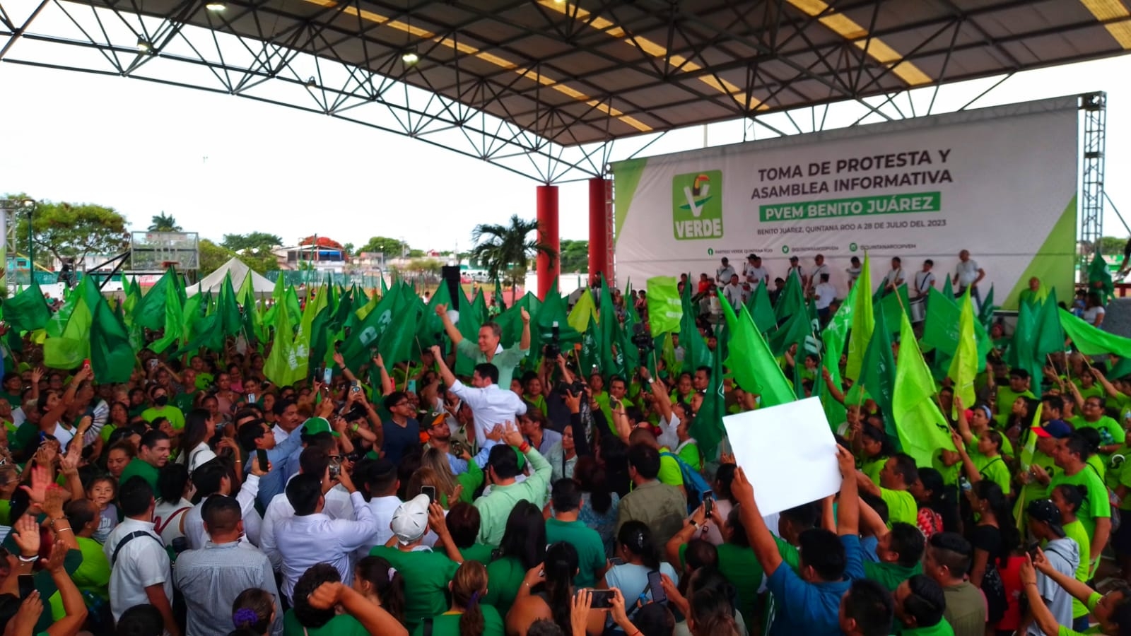 Manuel Velasco continúa su gira en Quintana Roo