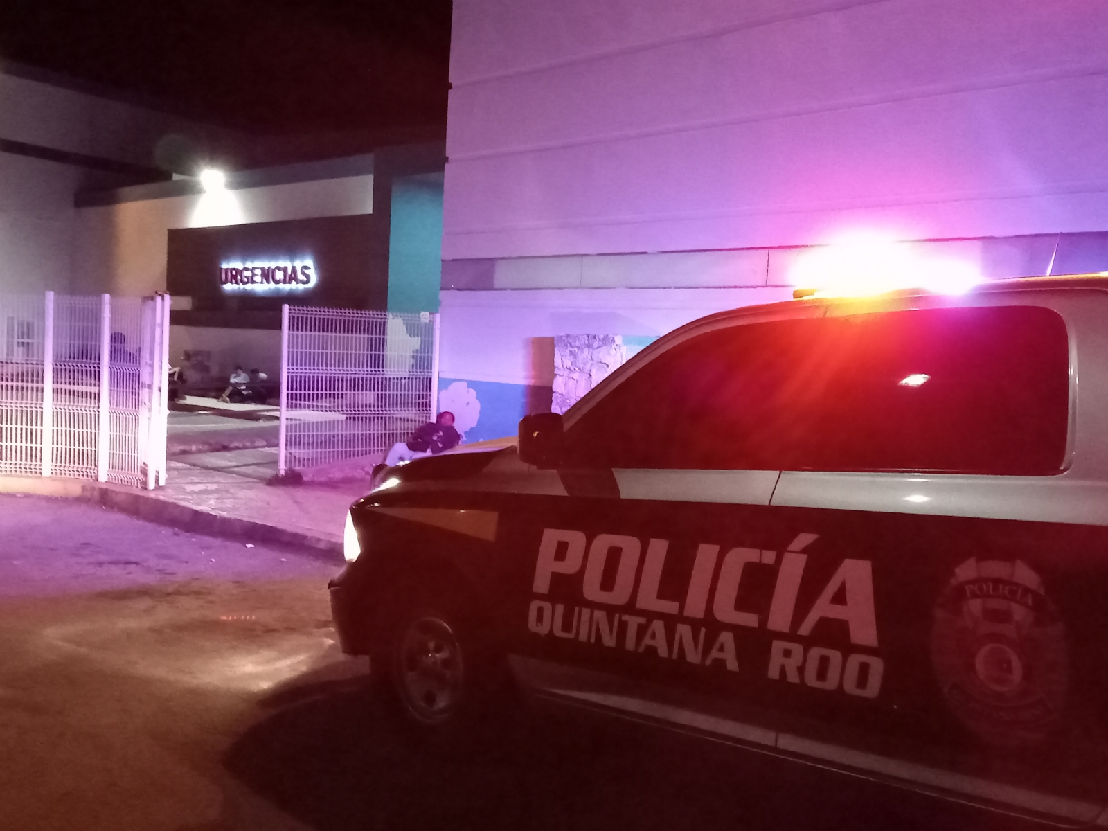 El herido fue trasladado al hospital por su familia en un auto; ingresó a inmediatamente a cirugía