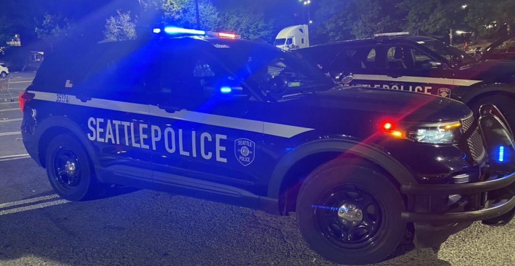 Un tiroteo en un estacionamiento en Seattle el viernes en la noche dejó cinco personas heridas, dos de ellas en estado crítico, dijo el jefe de policía de la ciudad. Un tiroteo en un estacionamiento en Seattle el viernes en la noche dejó cinco personas heridas, dos de ellas en estado crítico, dijo el jefe de policía de la ciudad.