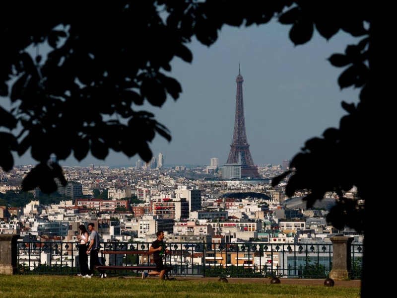 Los hombres fueron detenidos ya que fueron identificados por las prendas que usaron durante la agresión a la mexicana en el Campo de Marte, cercano a la Torre Eiffel.
