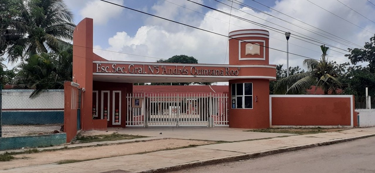 El sistema que se implementará en el nivel básico incluye enseñanza a estudiantes con discapacidad y la mayor parte de los edificios carece de rampas, por ejemplo