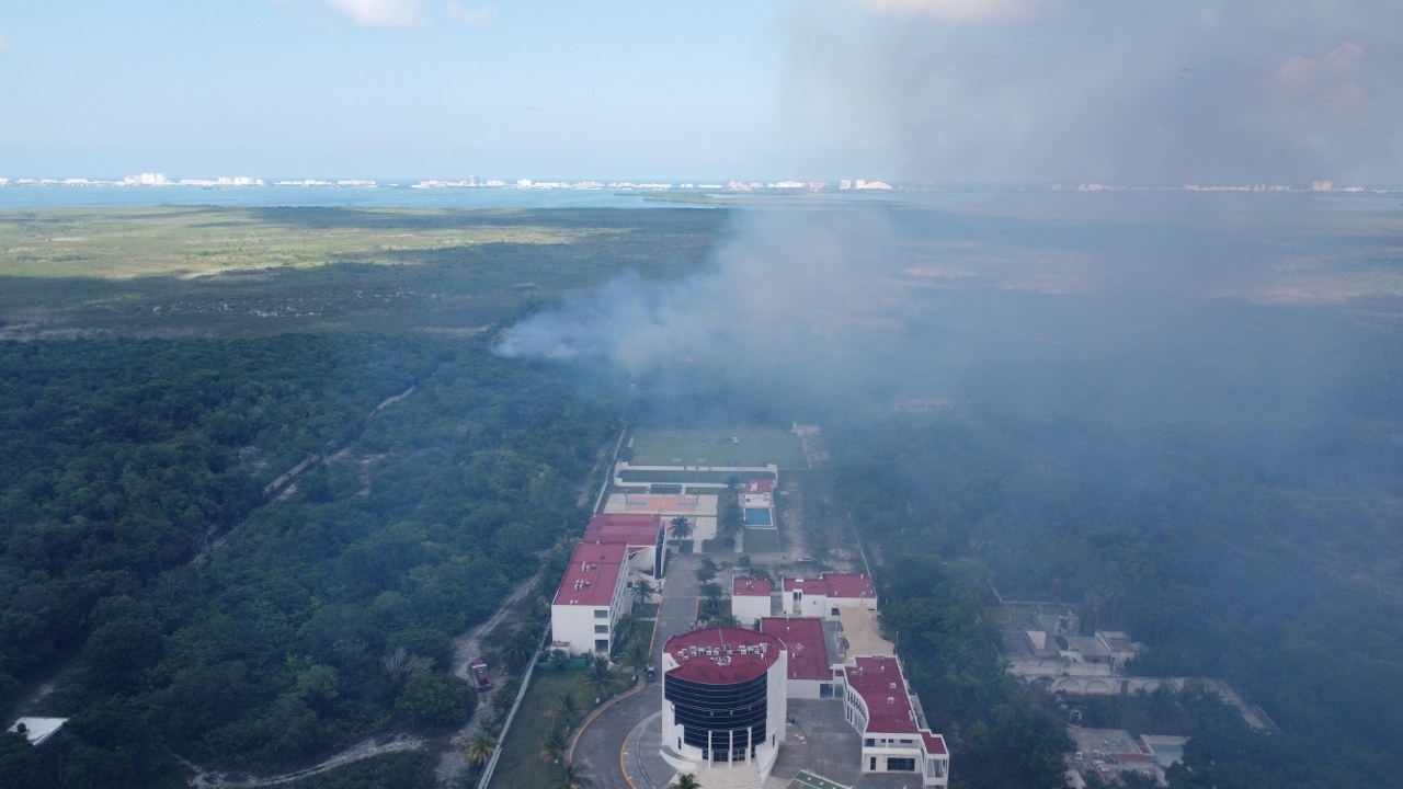 El humo se percibió en muchas zonas de Cancún El humo se percibió en muchas zonas de Cancún