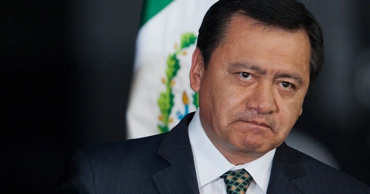 Osorio Chong renuncia al PRI Osorio Chong renuncia al PRI