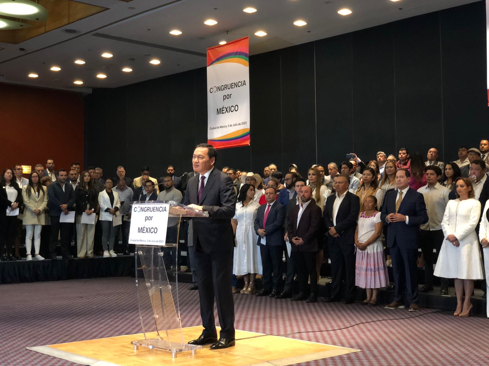 Miguel Ángel Osorio Chong y Claudia Ruiz Massieu encabezan este nuevo movimiento Miguel Ángel Osorio Chong y Claudia Ruiz Massieu encabezan este nuevo movimiento